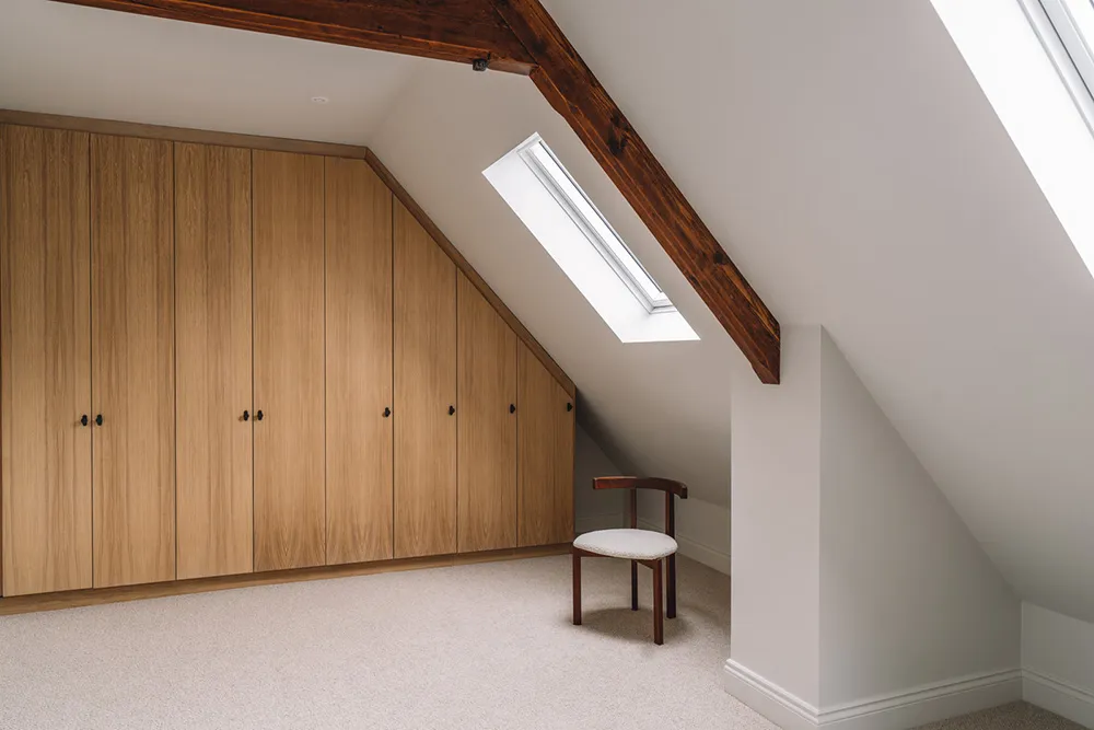 Earthy tones and minimalist design: apartment in a former school in England - Gallery image 20