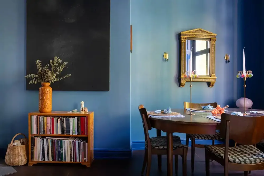 Інтер'єр не для всіх: синя квартира з червоними дверима в Стокгольмі (67 кв. м) - Gallery image 6