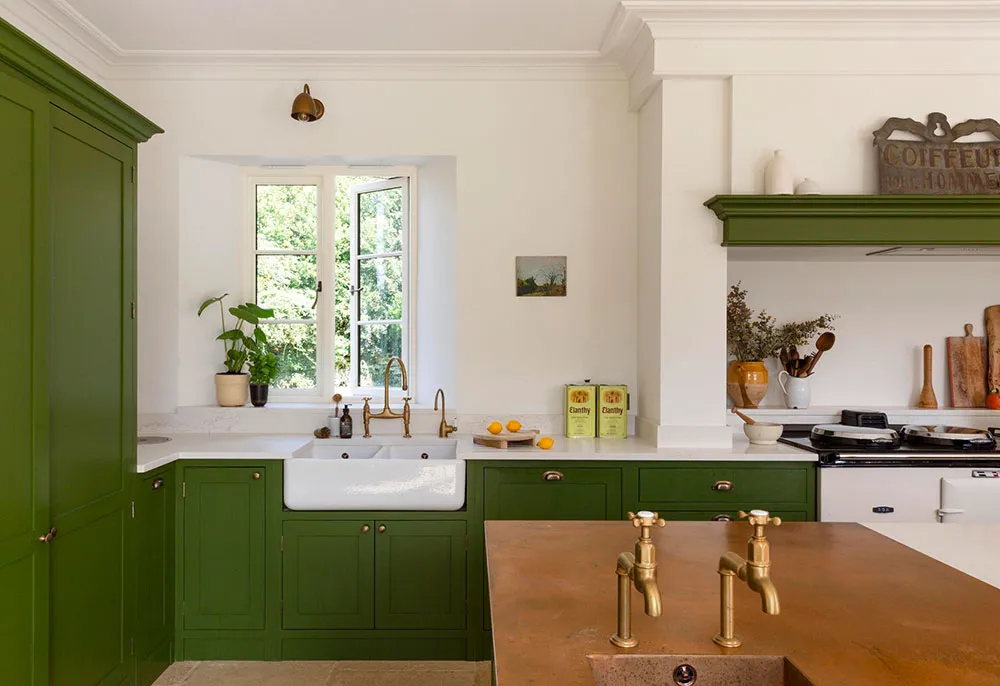 Green Accents in the Design of a Traditional Farmhouse in Southwest England - Gallery image 4