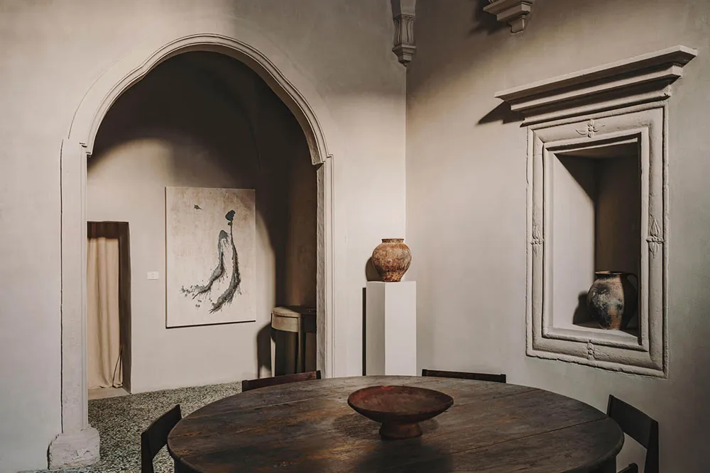 Kiedy nowoczesny design niezauważalnie wplata się w historyczny dom - Gallery image 11