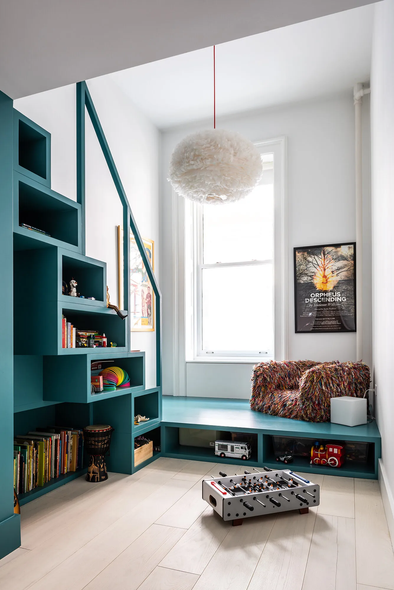 Светлый лофт с красочными постерами на Бродвее - Gallery image 11