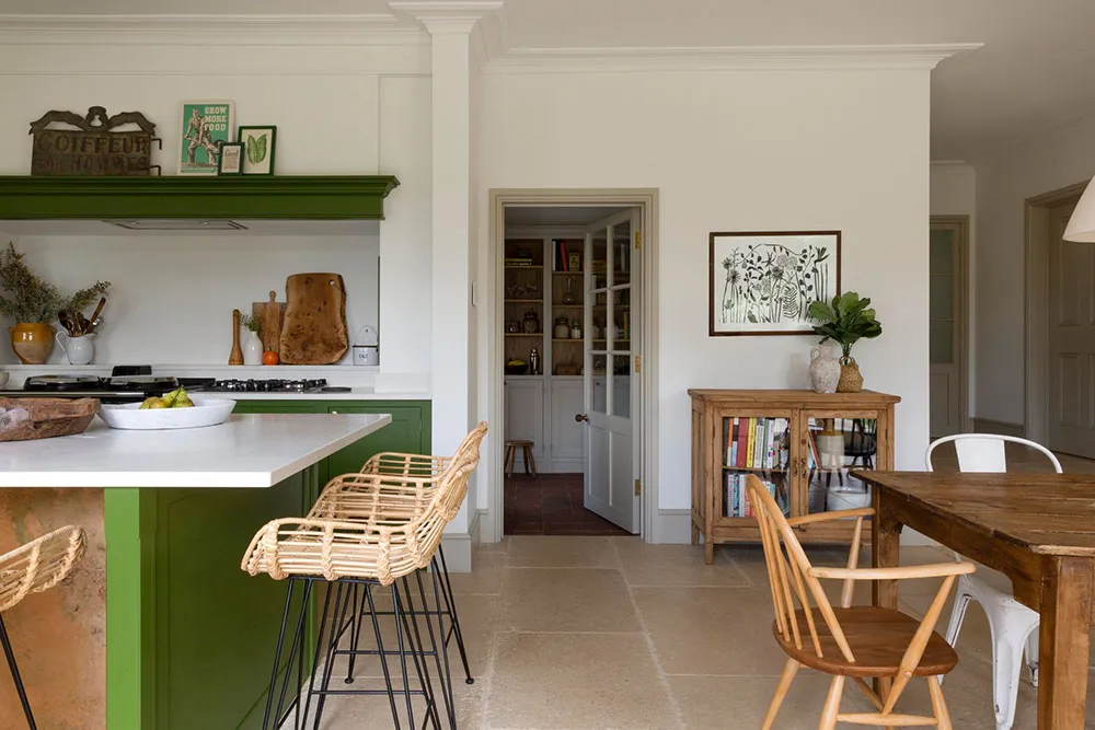 Green Accents in the Design of a Traditional Farmhouse in Southwest England - Gallery image 2