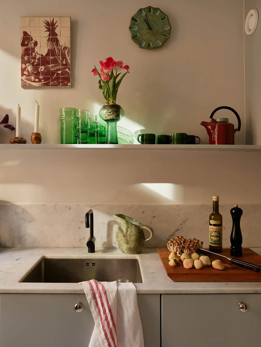 Естественный свет и яркие детали в интерьере небольшой скандинавской квартиры (58 кв. м) - Gallery image 9