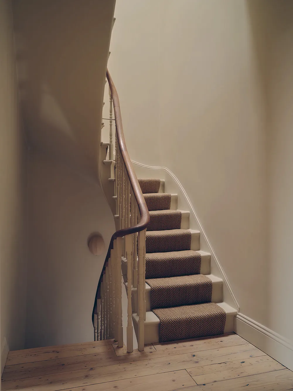 Elegant and Very Cozy Interior of a House in London - Gallery image 8