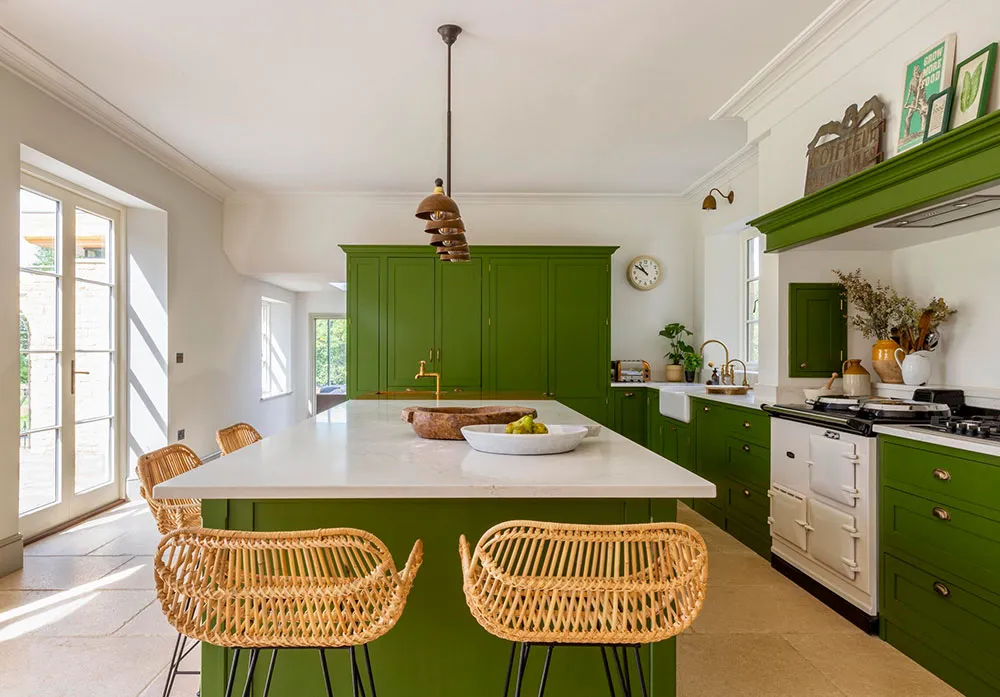 Green Accents in the Design of a Traditional Farmhouse in Southwest England - Gallery image 3