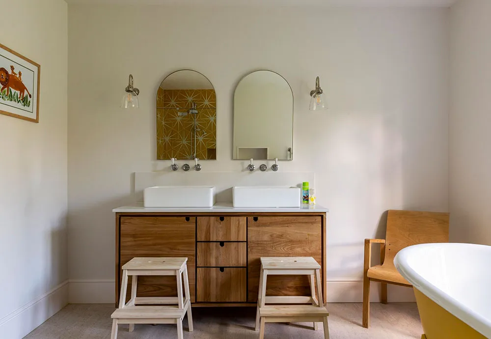 Green Accents in the Design of a Traditional Farmhouse in Southwest England - Gallery image 24