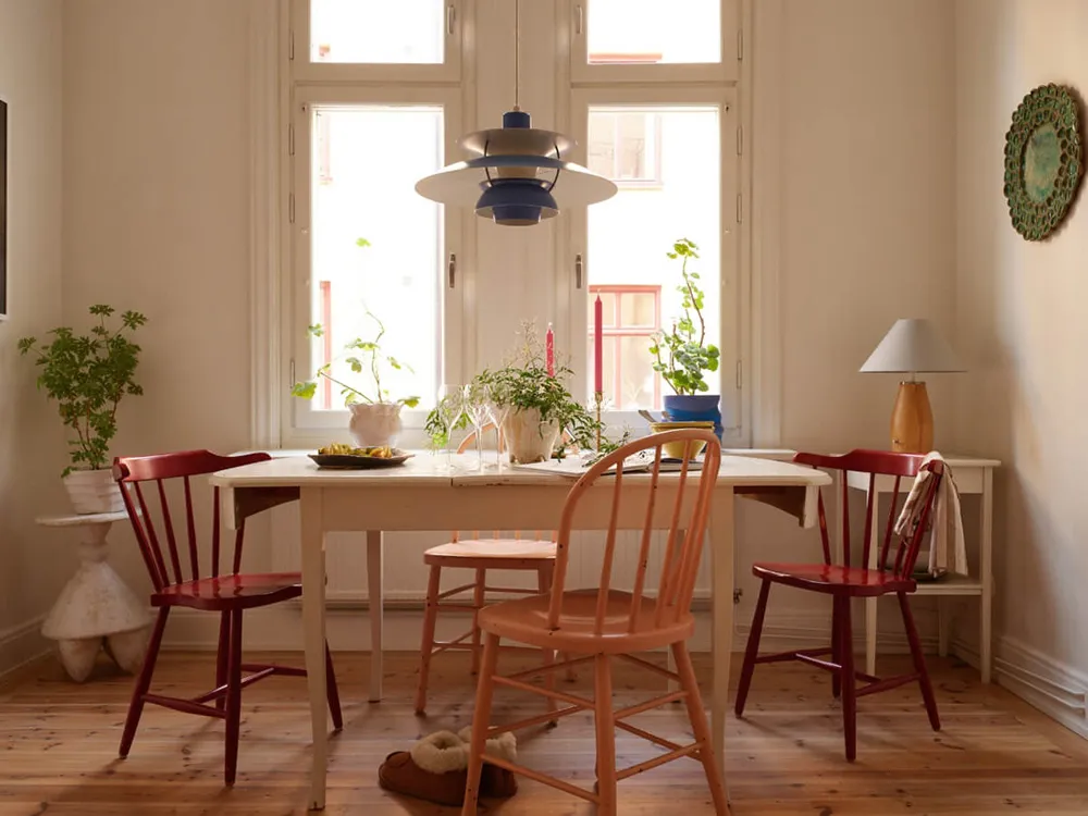 Естественный свет и яркие детали в интерьере небольшой скандинавской квартиры (58 кв. м) - Gallery image 3