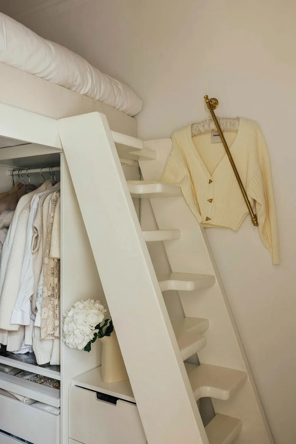 Peaceful and cozy interior of Elle magazine editor in Stockholm - Gallery image 11