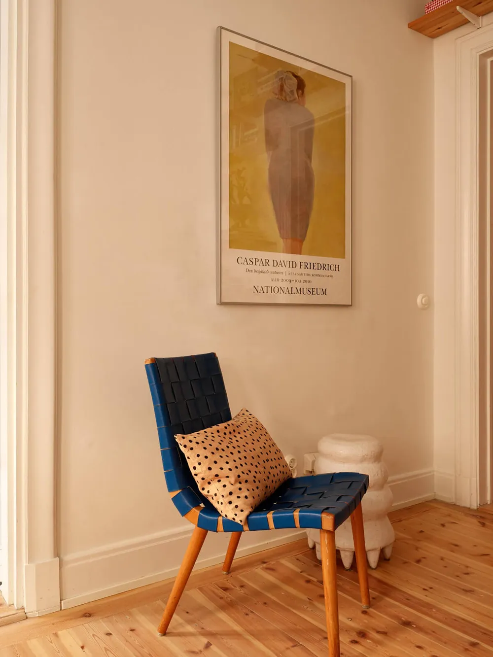 Естественный свет и яркие детали в интерьере небольшой скандинавской квартиры (58 кв. м) - Gallery image 6