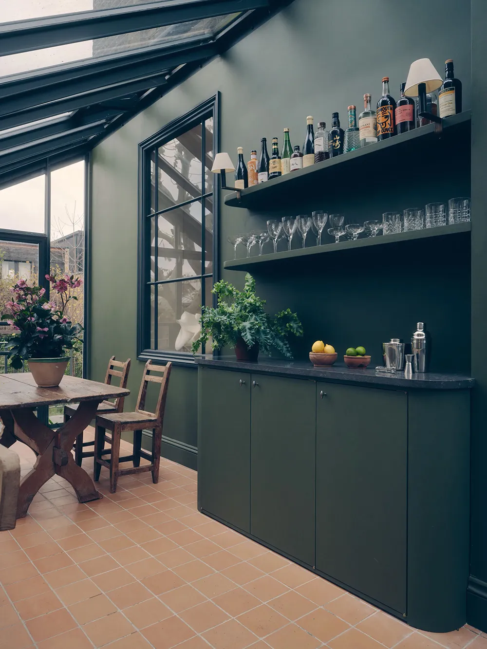 Elegant and Very Cozy Interior of a House in London - Gallery image 7