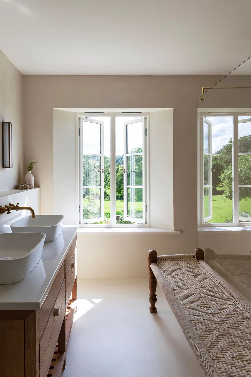 Green Accents in the Design of a Traditional Farmhouse in Southwest England - Gallery image 15