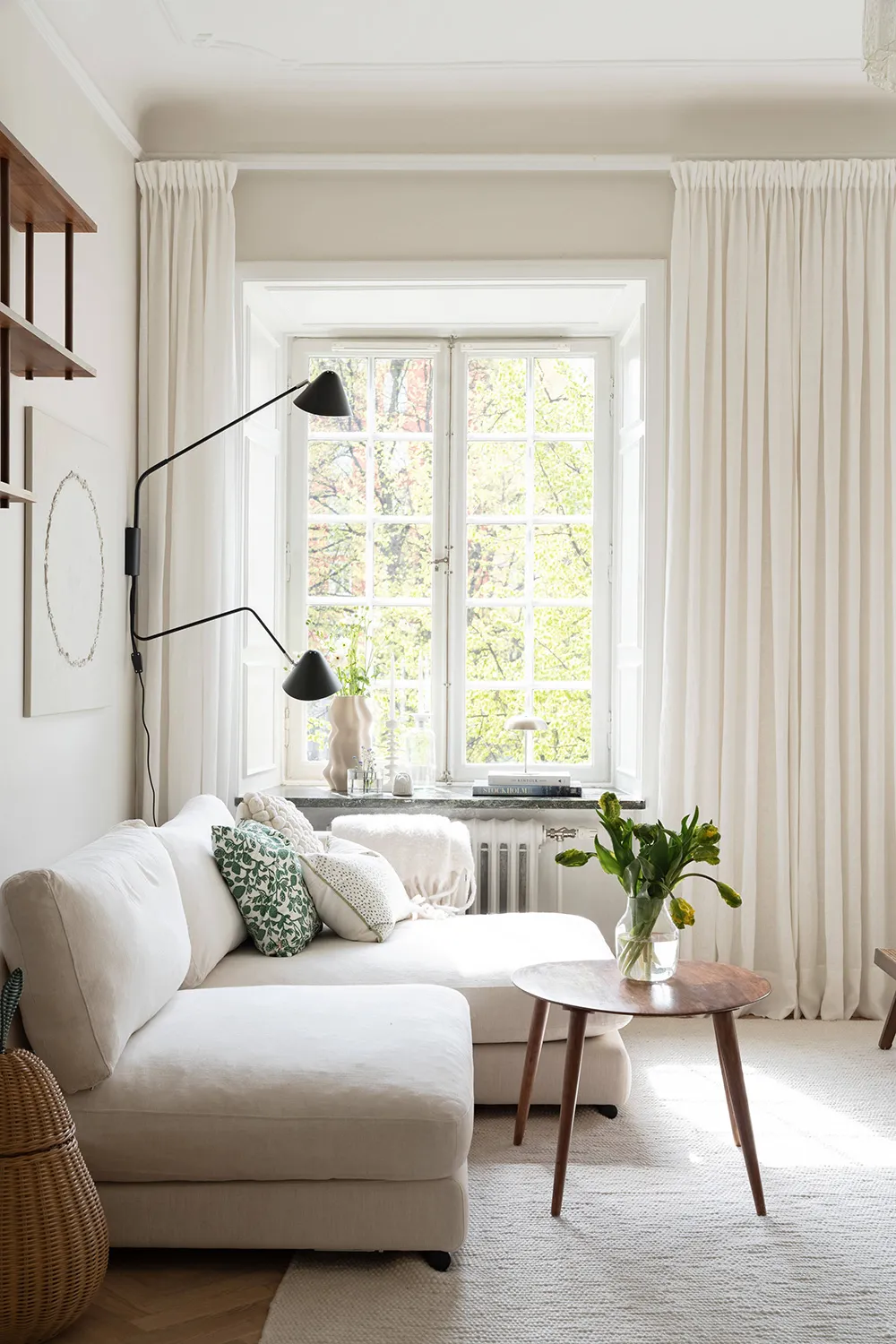 Bright and Elegant Scandinavian Interior in Stockholm (55 sqm) - Gallery image 1