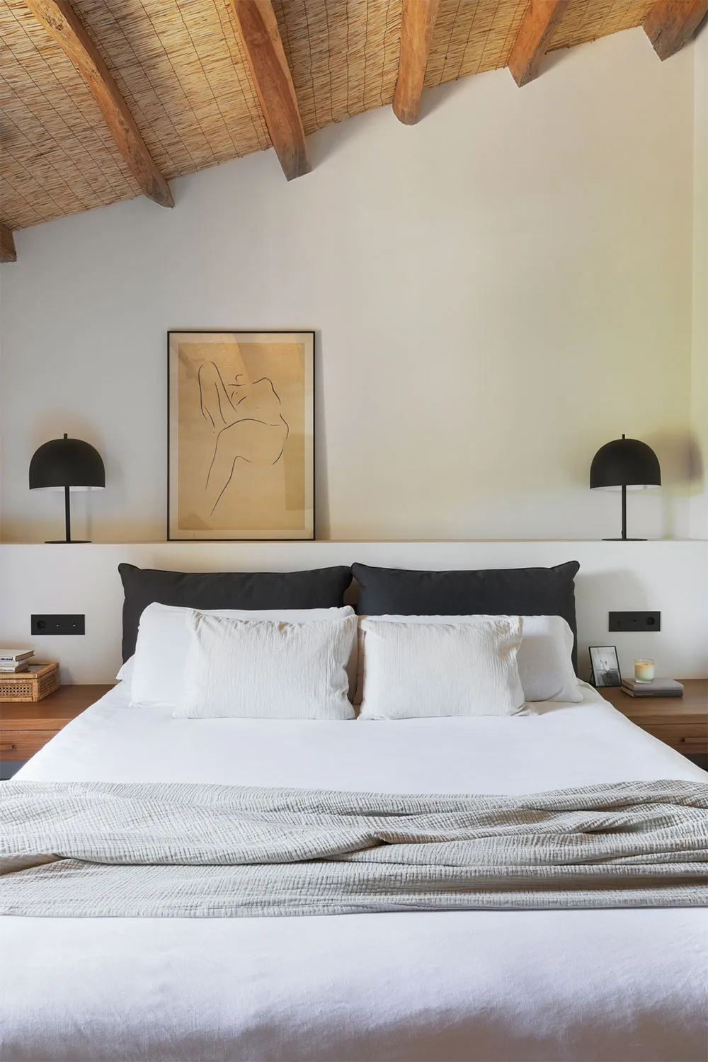 Interiores soleados y estilo atemporal: casa de verano en la costa de España - Gallery image 8