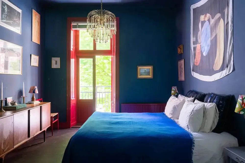 Інтер'єр не для всіх: синя квартира з червоними дверима в Стокгольмі (67 кв. м) - Gallery image 10