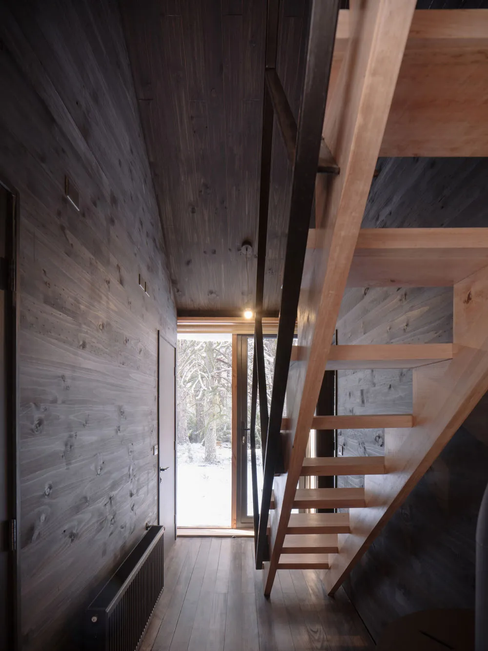 Modernes Shalé mitten im verschneiten Wald in Chile - Gallery image 10