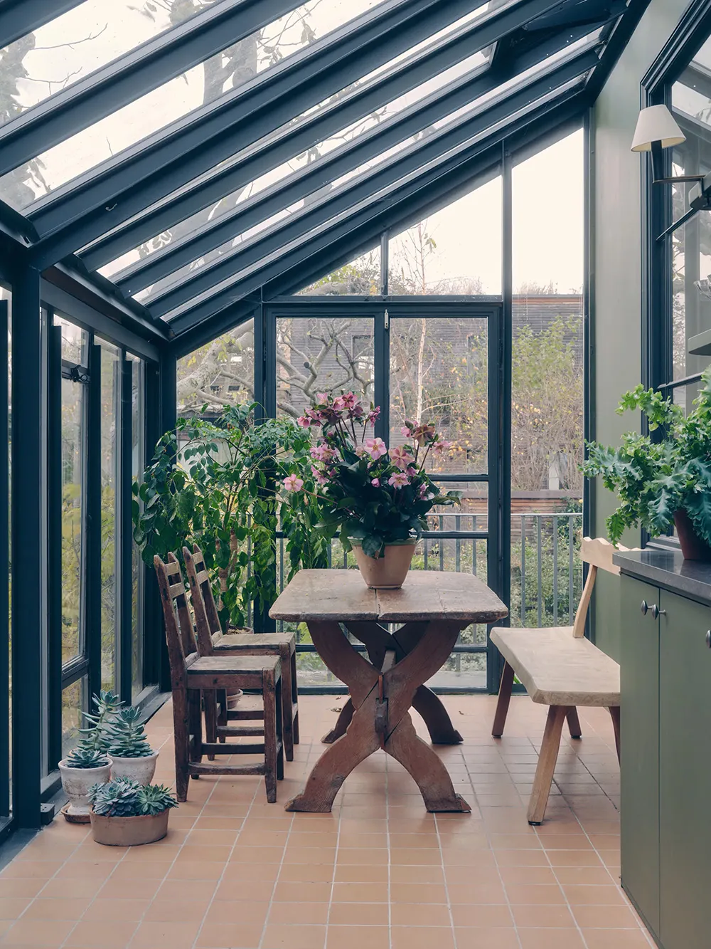 Elegant and Very Cozy Interior of a House in London - Gallery image 6