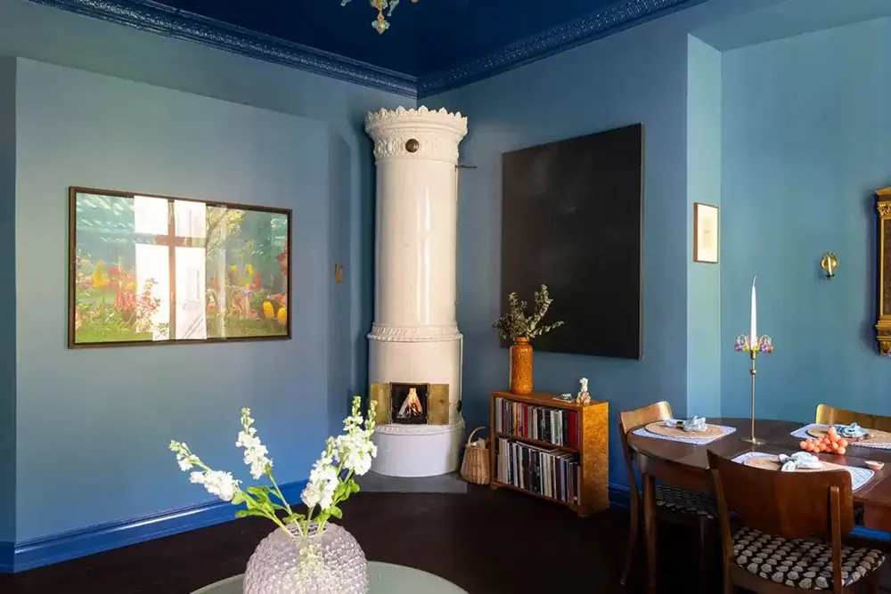 Інтер'єр не для всіх: синя квартира з червоними дверима в Стокгольмі (67 кв. м) - Gallery image 4