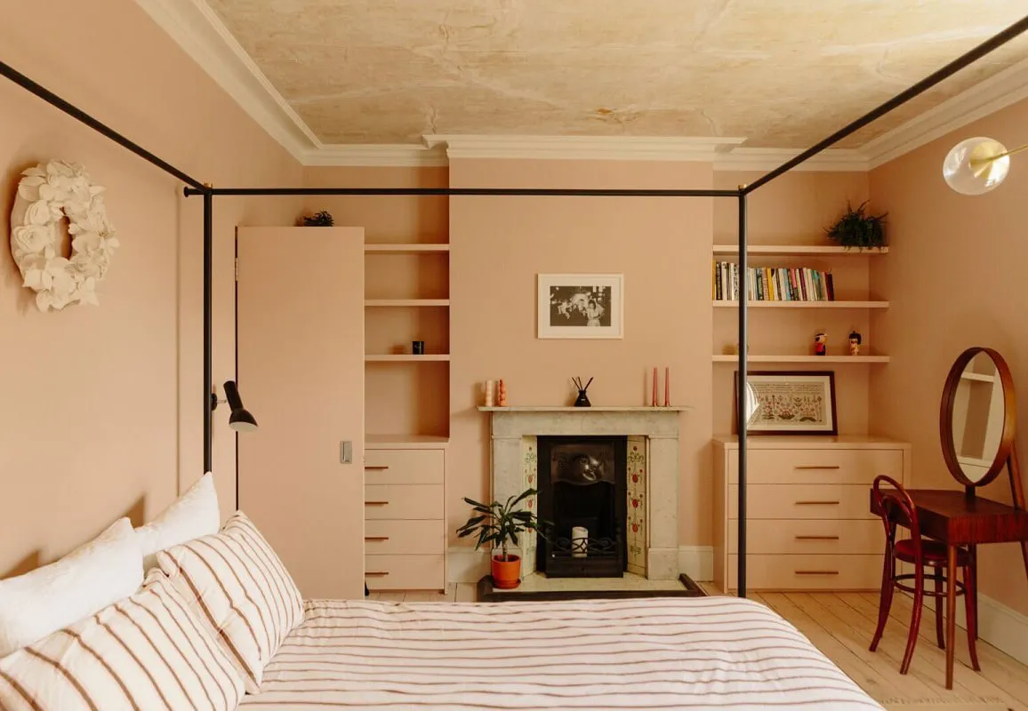 Grüne Wohnzimmer und Pfirsichfarbene Schlafzimmer: schöne Farben im Design eines Hauses in London - 11