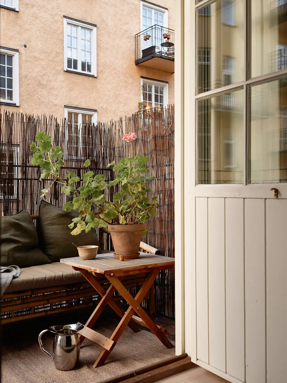 Квартира студента в Швеции с желтыми стенами (36 кв. м) - Gallery image 3