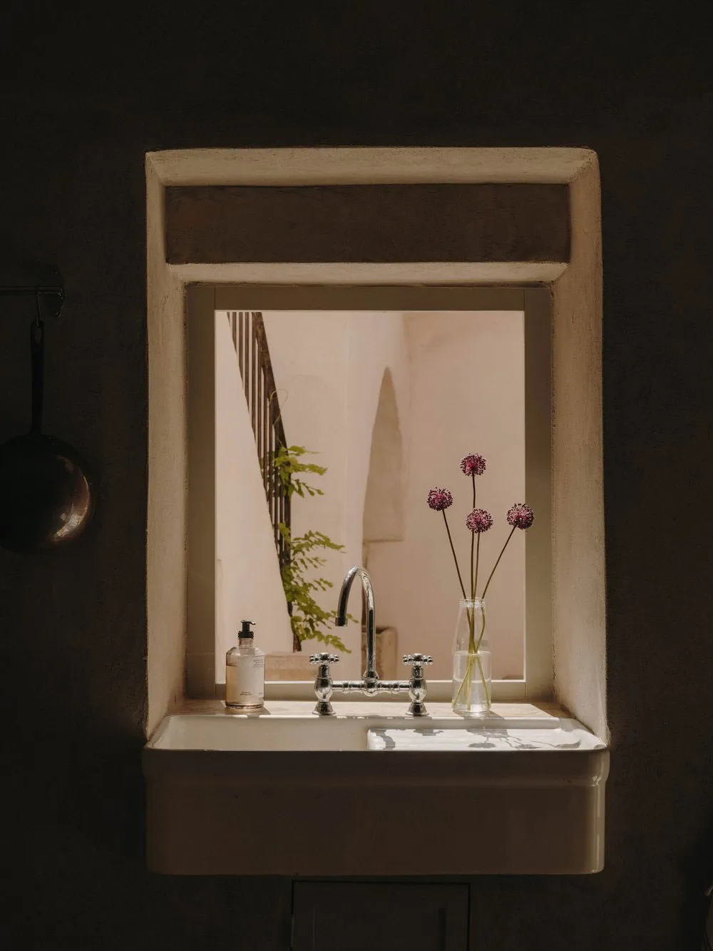 Kiedy nowoczesny design niezauważalnie wplata się w historyczny dom - Gallery image 18