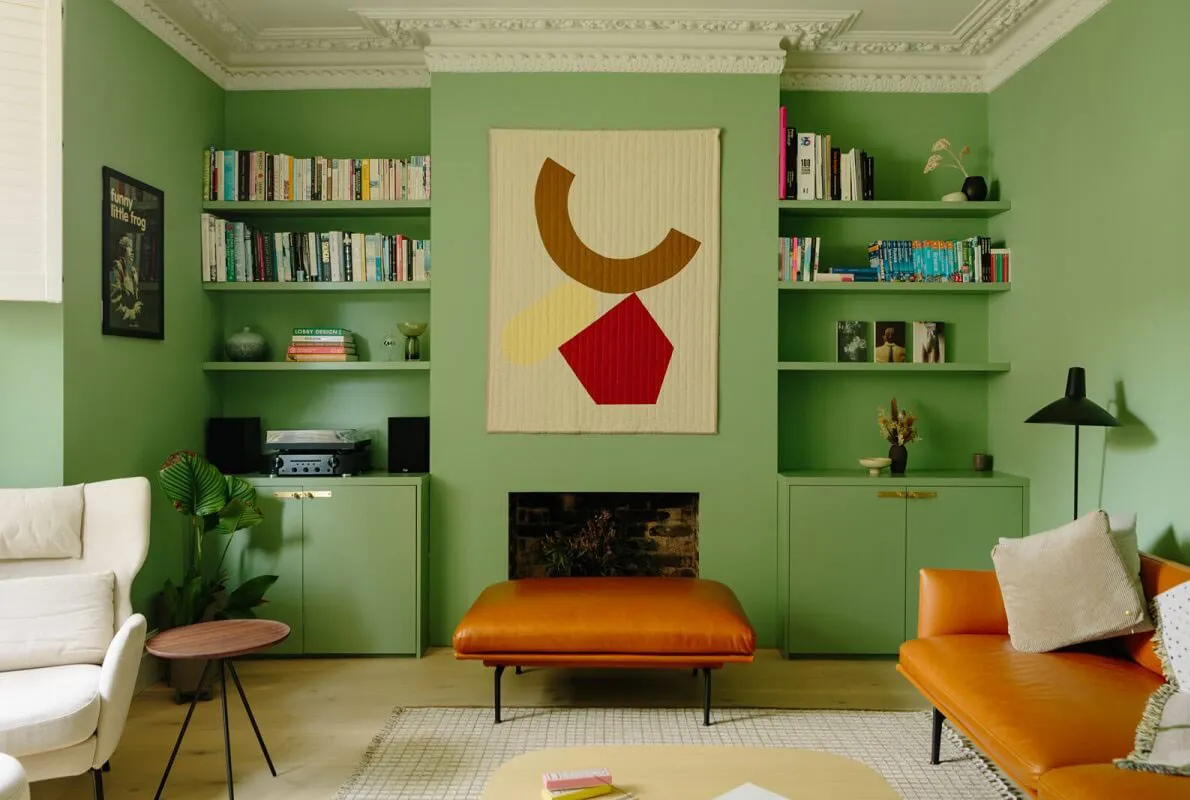Grüne Wohnzimmer und Pfirsichfarbene Schlafzimmer: schöne Farben im Design eines Hauses in London - 3