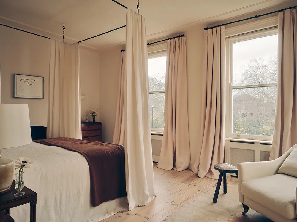 Elegant and Very Cozy Interior of a House in London - Gallery image 10