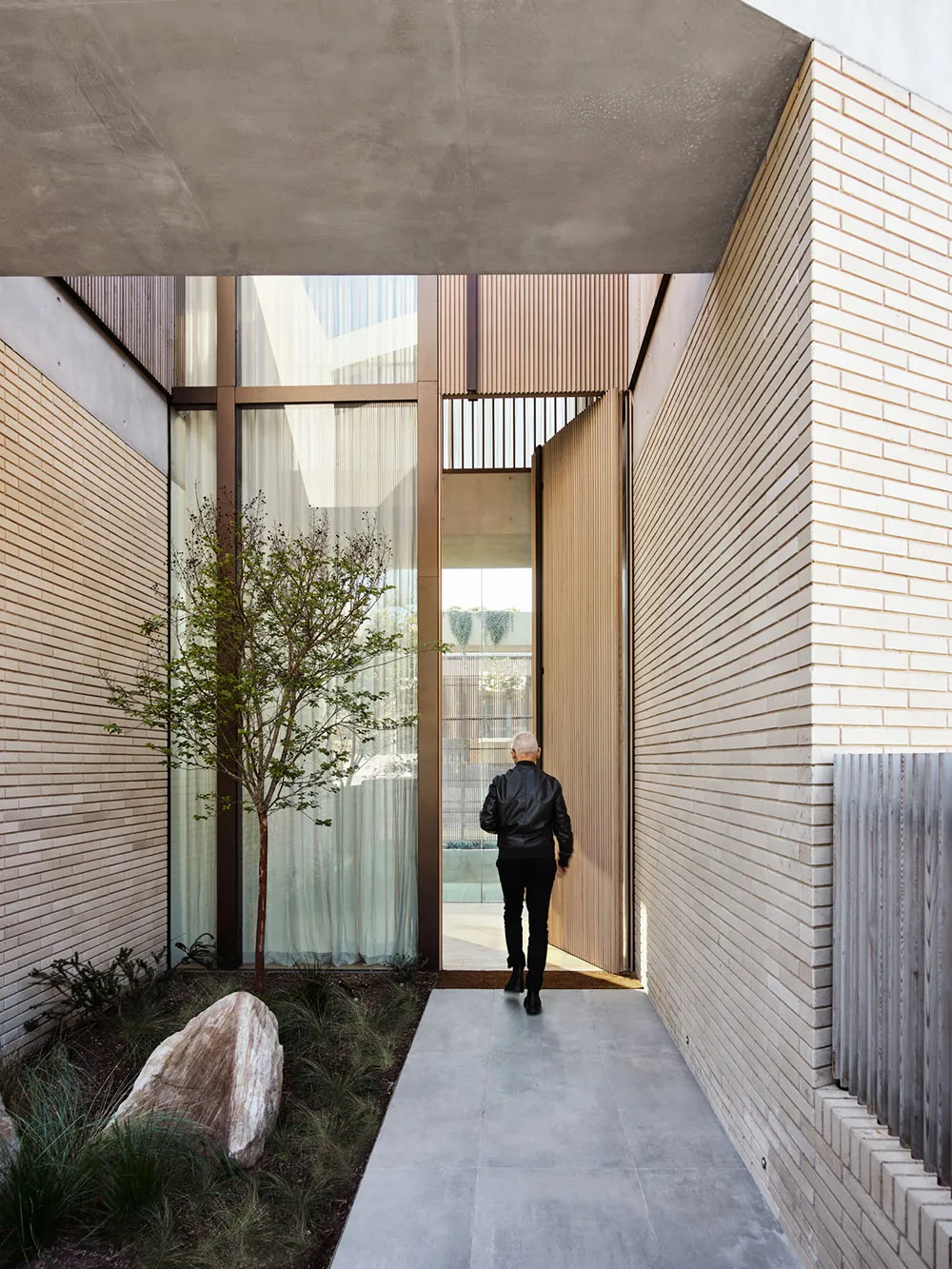 Conception moderne chaleureuse et élégante, baignant dans les rayons du soleil - Gallery image 21