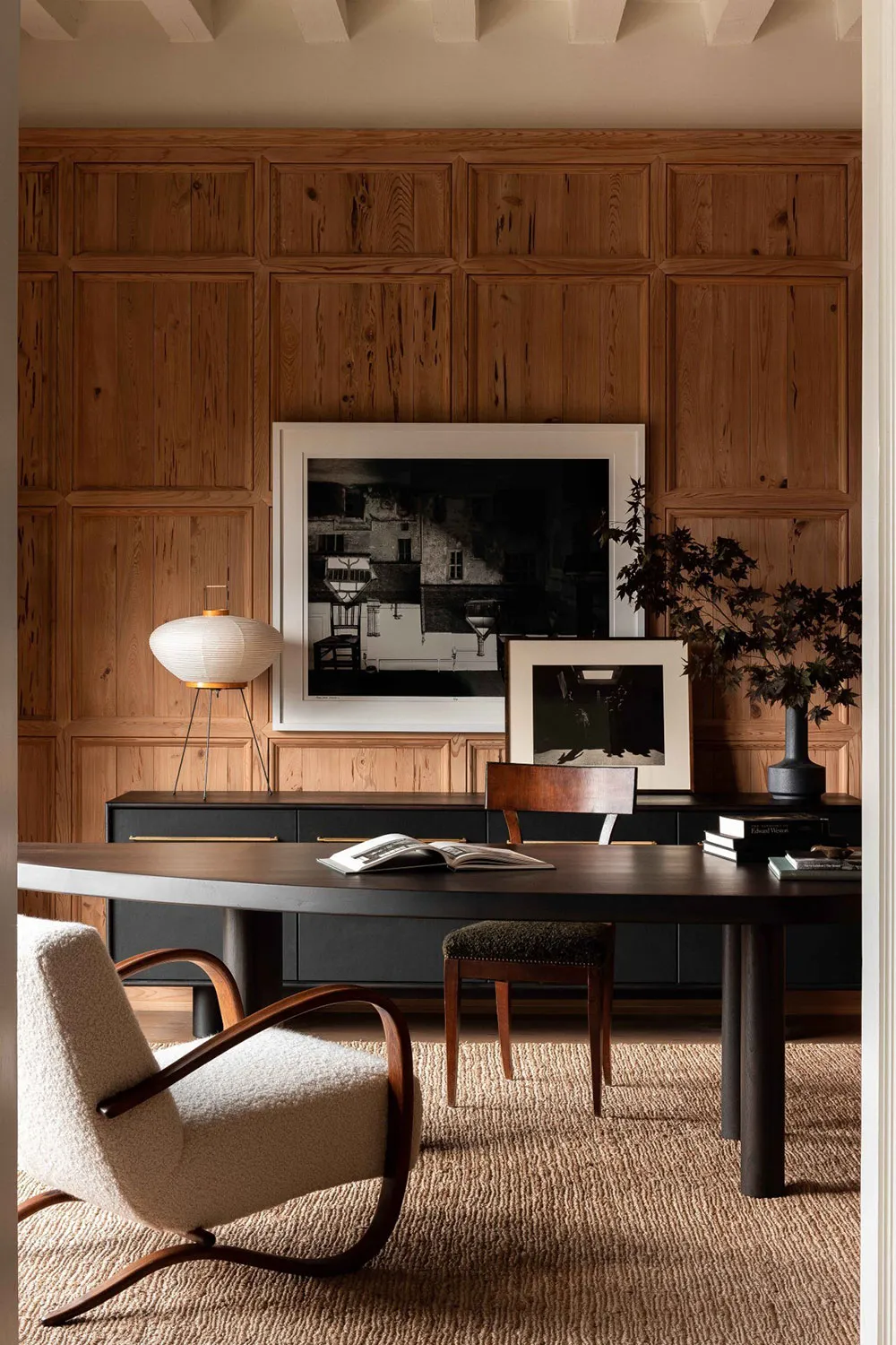 М’який сучасний інтер’єр із колекцією мистецьких виробів у Алабамі - Gallery image 7