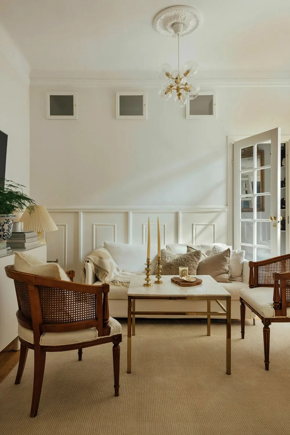 Peaceful and cozy interior of Elle magazine editor in Stockholm - Gallery image 1