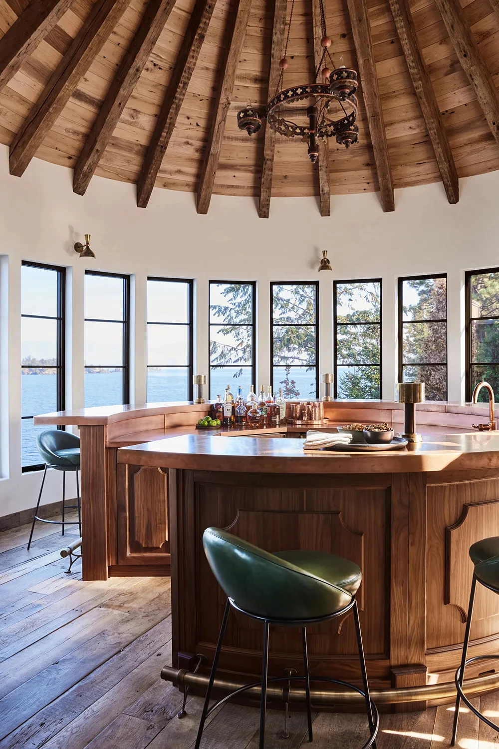 Schönes Holzhüttenhaus am See aus Holz und Stein in Montana - 15