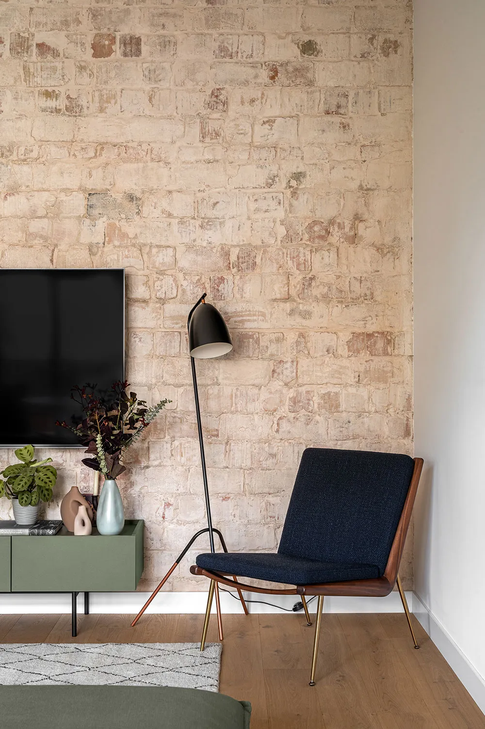 Industrielle Motive im Design einer gemütlichen modernen Wohnung in Kiew - Gallery image 9