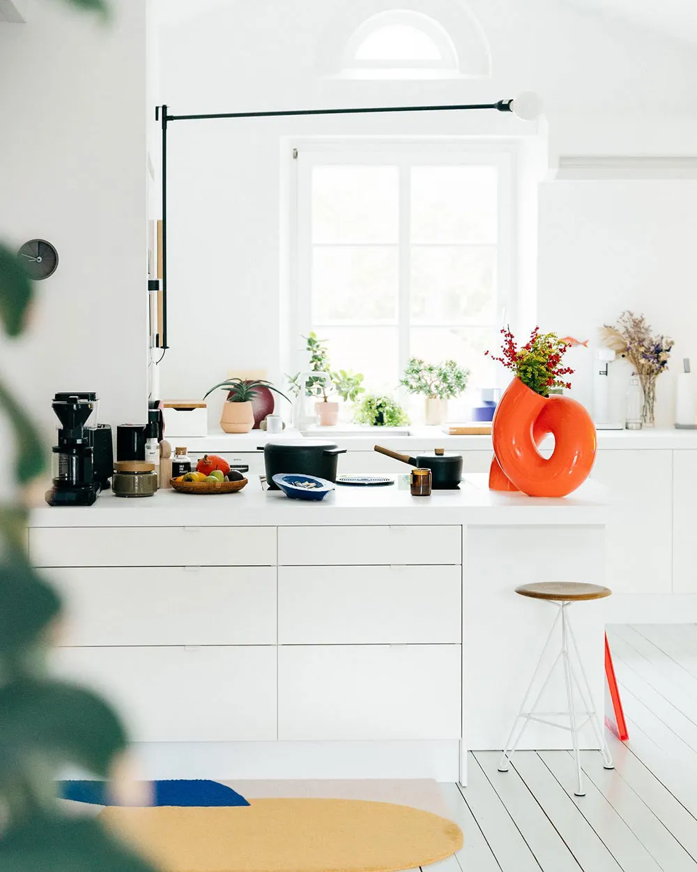 Weiße Schatzkiste mit Schätzen - Gallery image 3