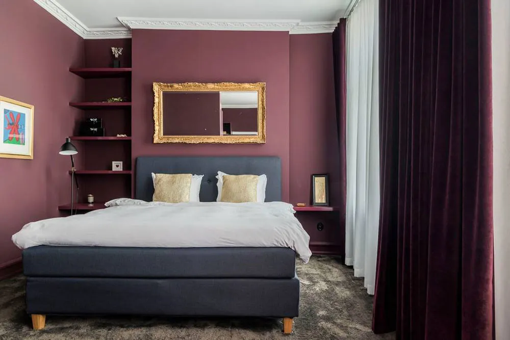 Żółty sofia i inne jaskrawe akcenty w wnętrzach mieszkania w Malmö - Gallery image 17