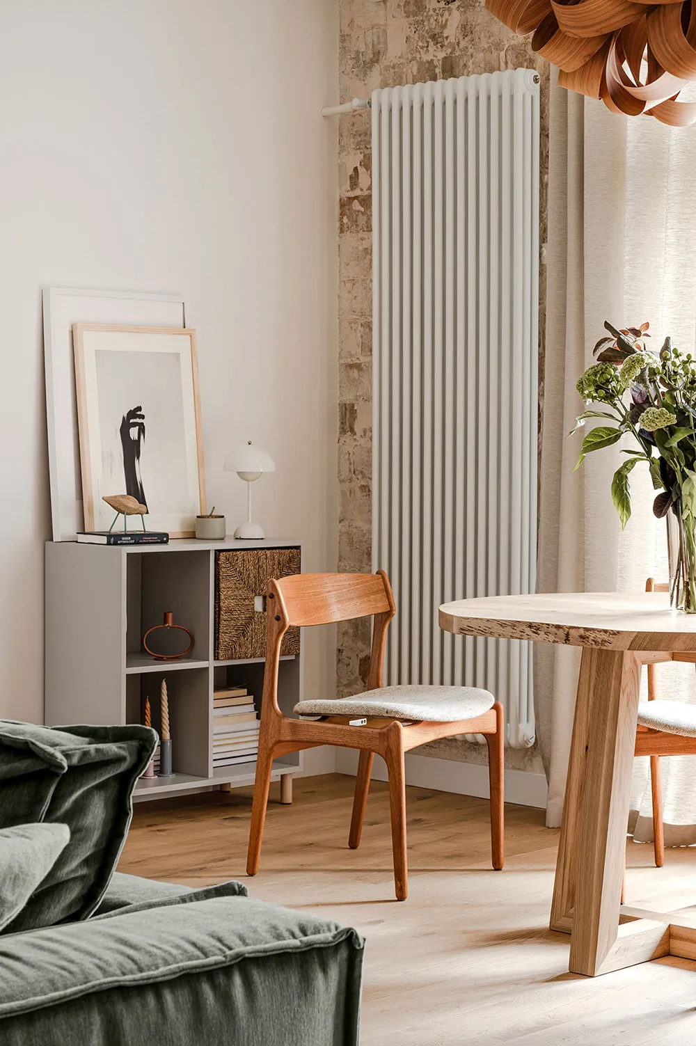 Industrielle Motive im Design einer gemütlichen modernen Wohnung in Kiew - Gallery image 1