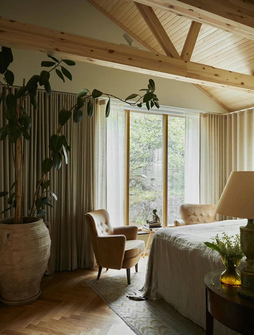 La green, el arte y las pinturas: un interior vibrante de una pareja creativa en los suburbios de Estocolmo - Gallery image 7