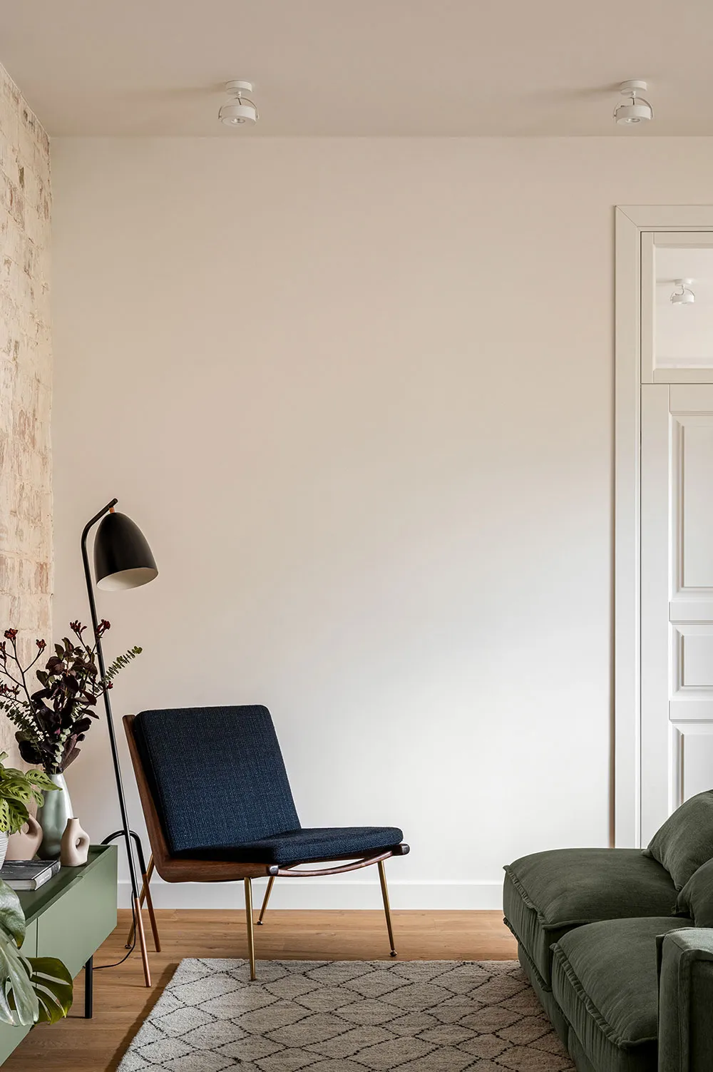 Industrielle Motive im Design einer gemütlichen modernen Wohnung in Kiew - Gallery image 10