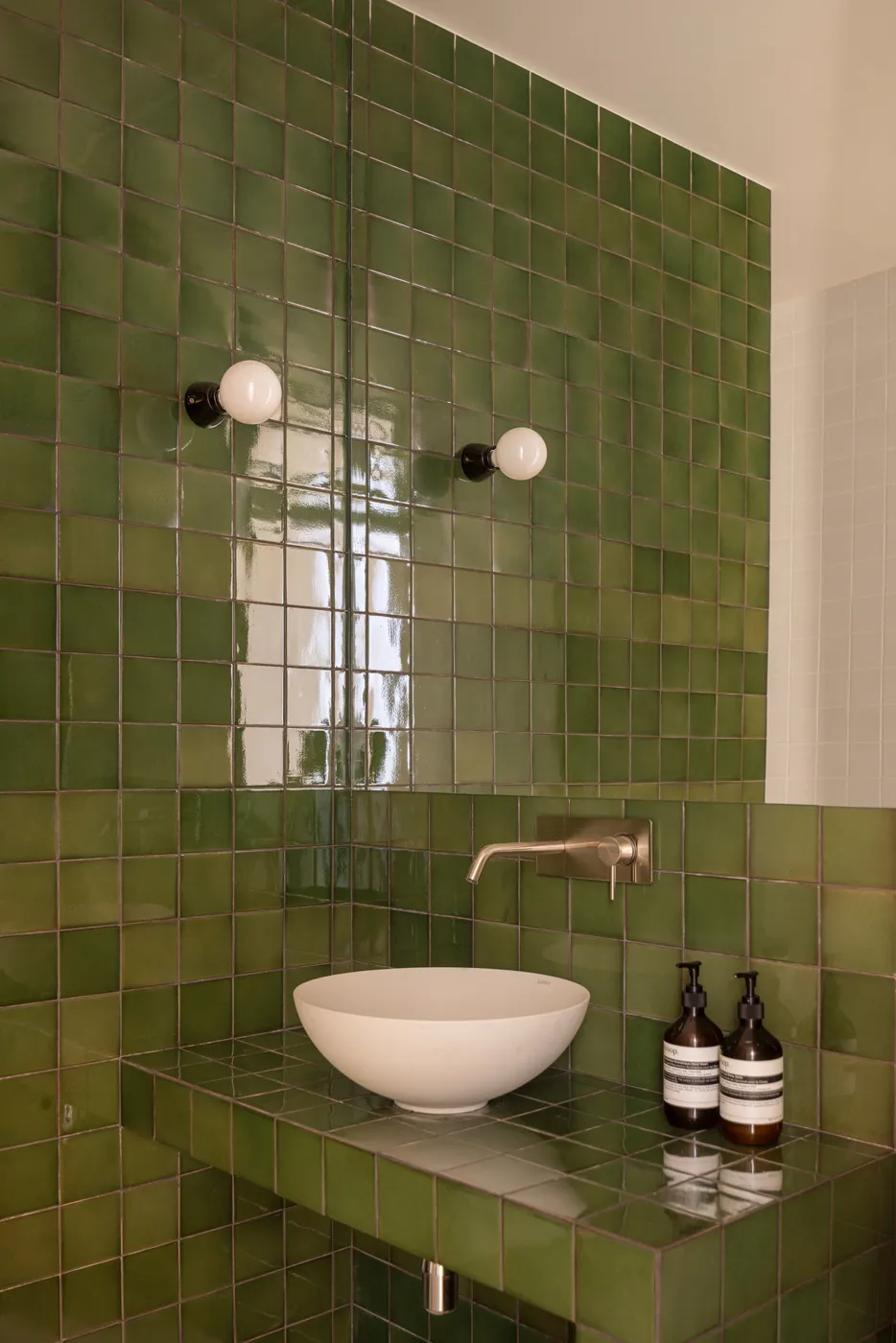 Balcones, pared de ladrillo y distribución incomoda: apartamento en Barcelona (65 m²) - Gallery image 7