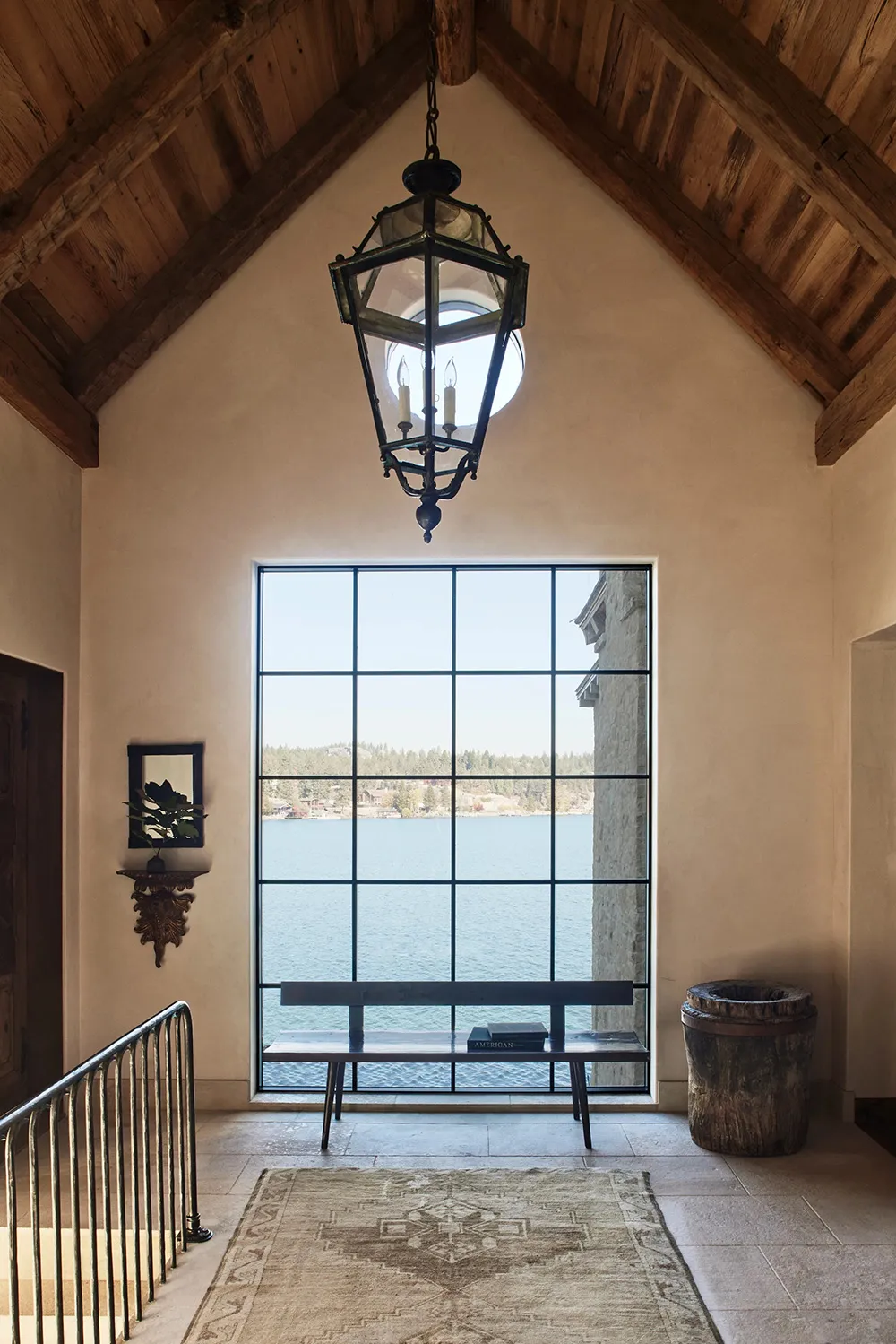 Schönes Holzhüttenhaus am See aus Holz und Stein in Montana - 13