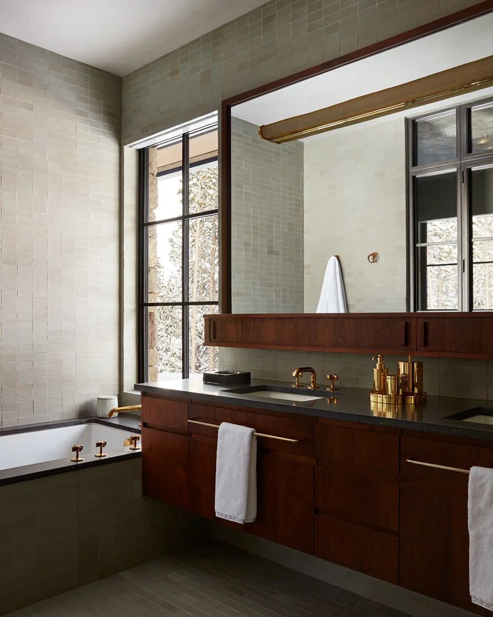 Bezupiecny design i niesamowite widoki: nowoczesne shalé w Montana - Gallery image 23