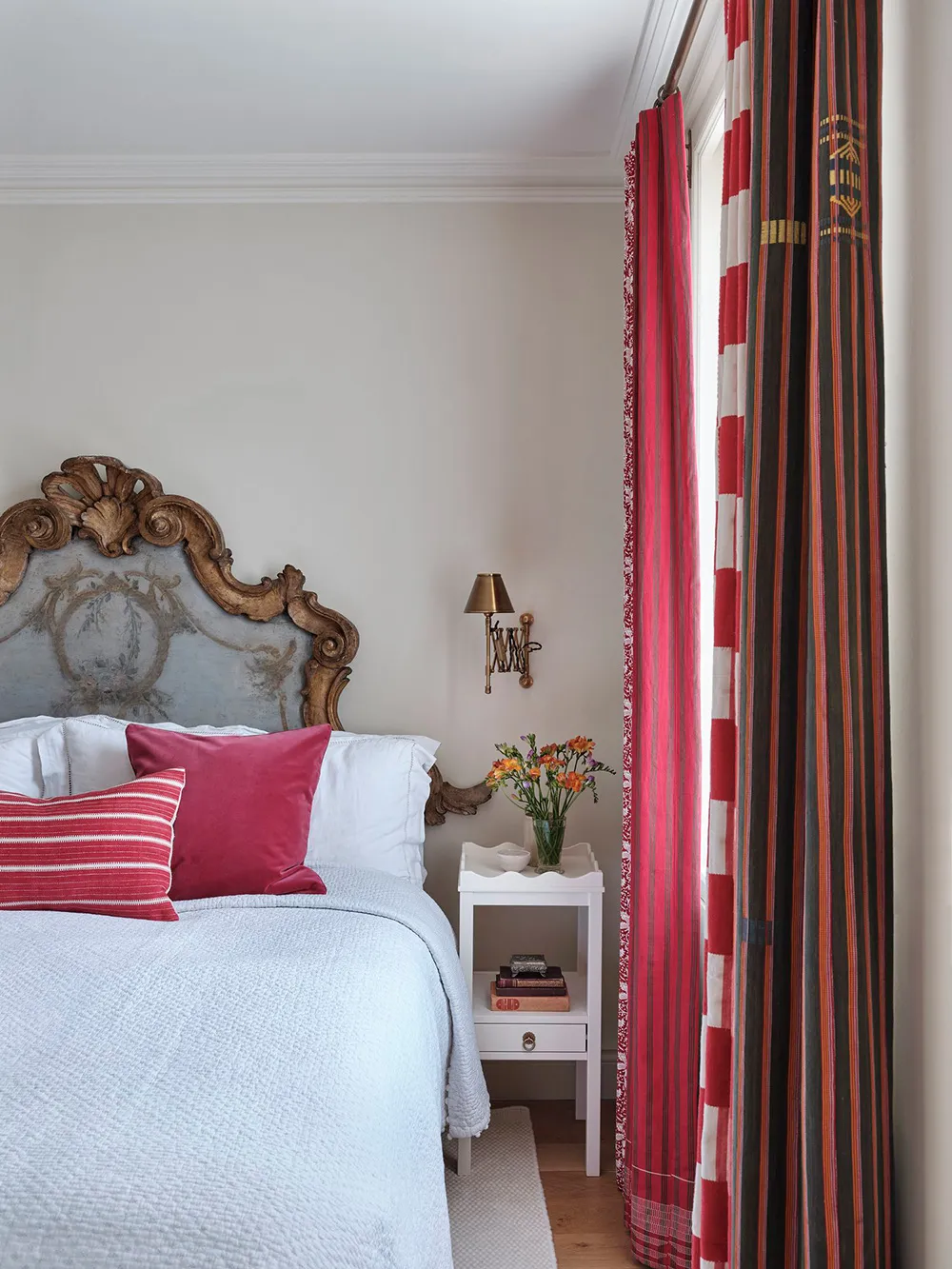 Оливковые стены и обилие декора: дом в Лондоне - Gallery image 10