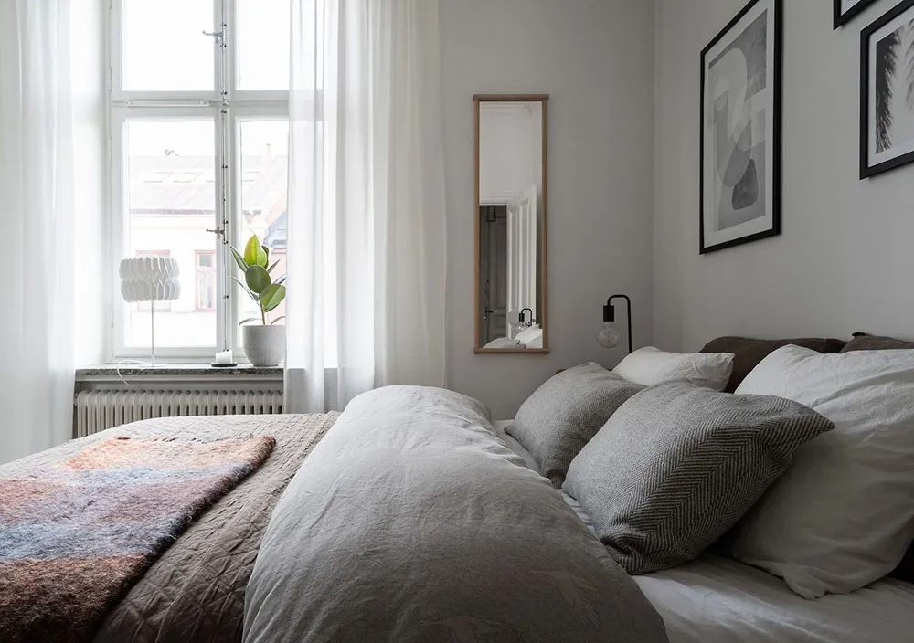 Уютный белый интерьер с лёгкими тёмными акцентами (57 кв. м) - Gallery image 12