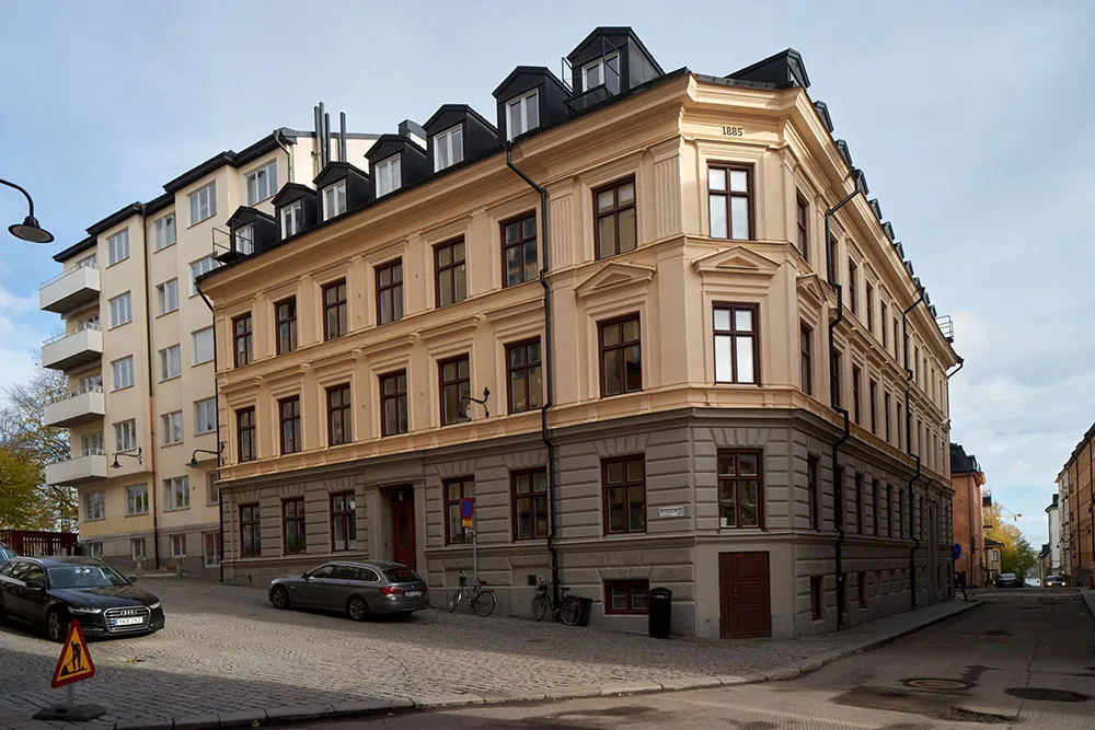 Agradable minimalismo escandinavo en un edificio antiguo en Estocolmo (67 m²) - Gallery image 30