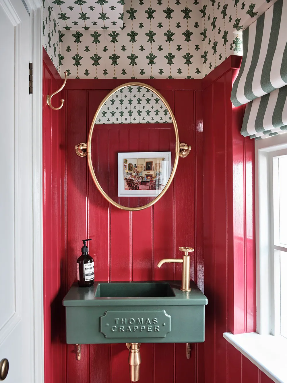 Оливковые стены и обилие декора: дом в Лондоне - Gallery image 17