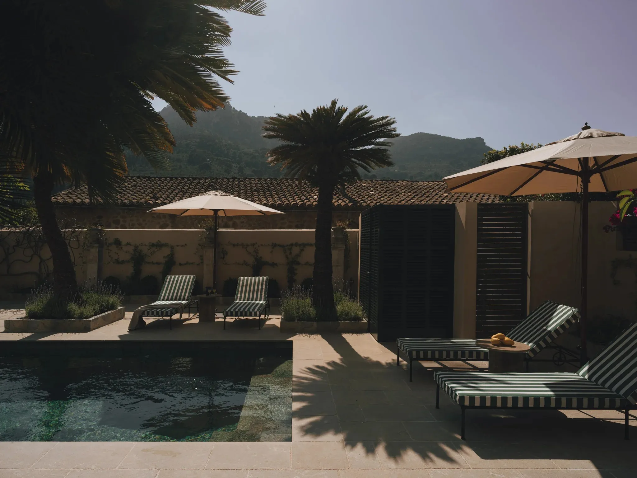 Eleganckie i atmosferyczne wnętrza domu typu townhouse XIX wieku na Majorce - Gallery image 17