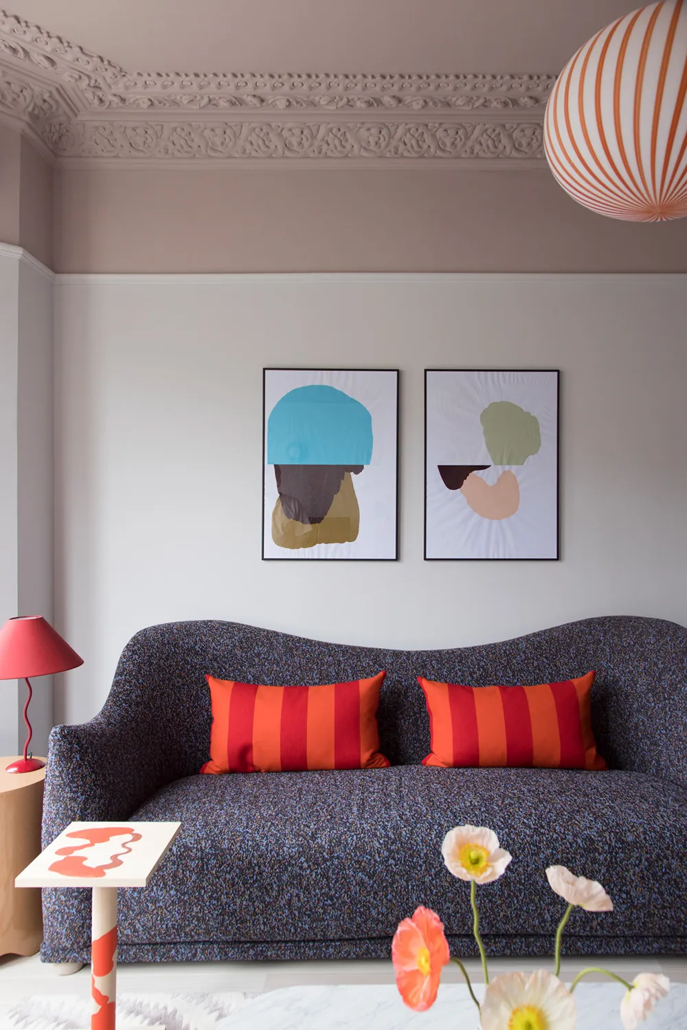 Intérieur tendance avec plafond rose à Londres - Gallery image 2