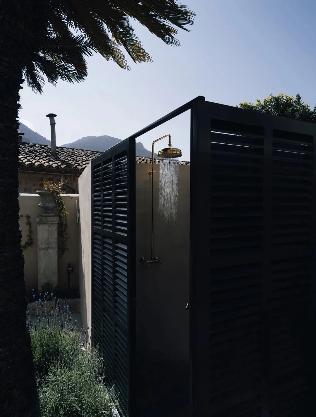 Eleganckie i atmosferyczne wnętrza domu typu townhouse XIX wieku na Majorce - Gallery image 18