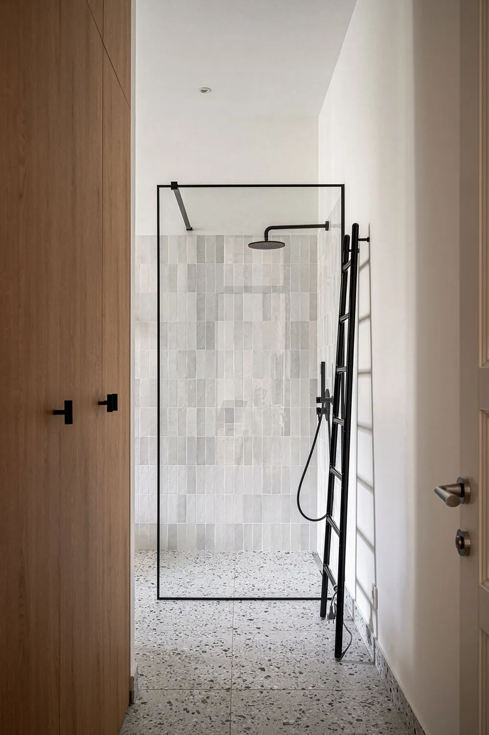 Industrielle Motive im Design einer gemütlichen modernen Wohnung in Kiew - Gallery image 24