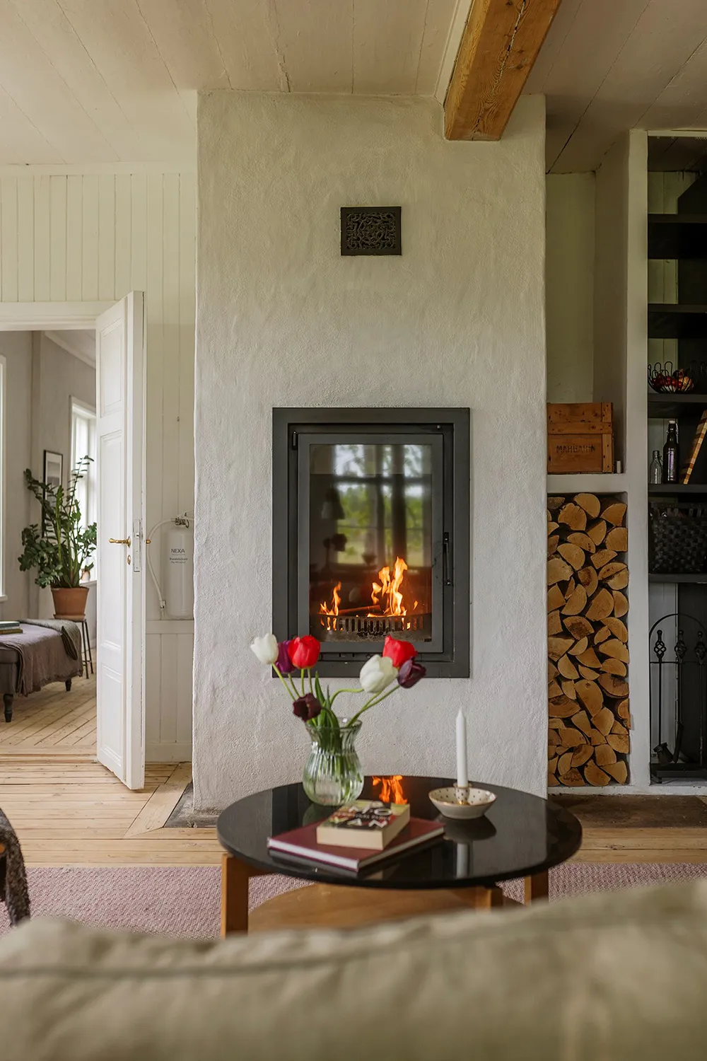 Светлая шведская дача в старой сельской школе недалеко от Стокгольма - Gallery image 13