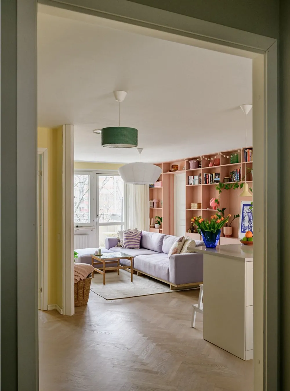 Pastelowa kwatera w Szwecji z nietypowym układem pomieszczeń - Gallery image 1