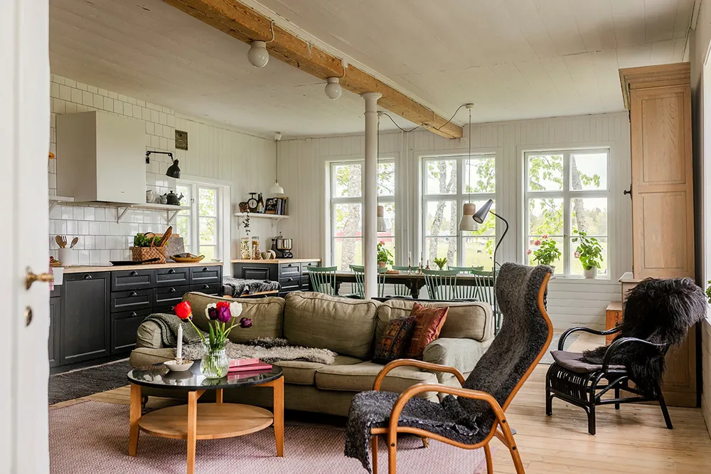Светлая шведская дача в старой сельской школе недалеко от Стокгольма - Gallery image 6